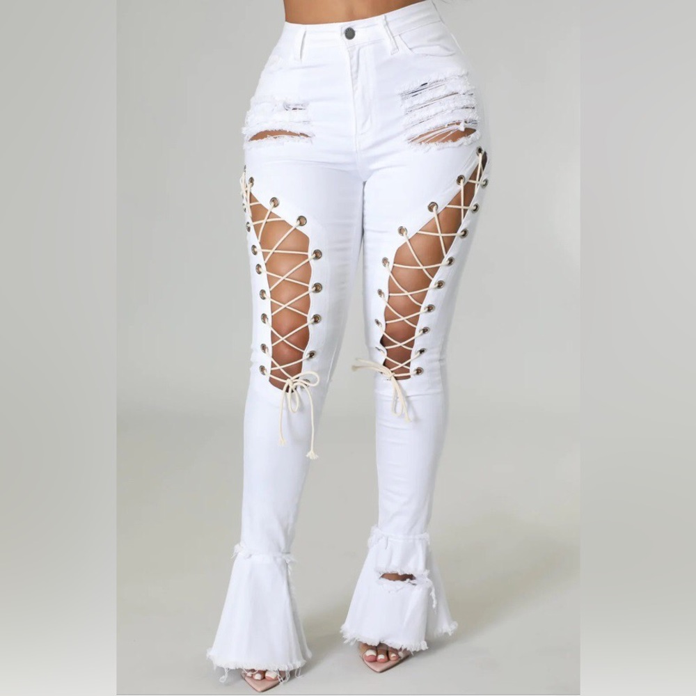 HIGH RISE LACED FRONT FLARE BOTTOM JEANS